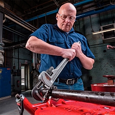 Эксплуатация алюминиевых прямых трубных ключей 10" Ridgid Aluminum Heavy Duty 810