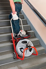 Перемещение прочистной машины барабанного типа Ridgid K-400